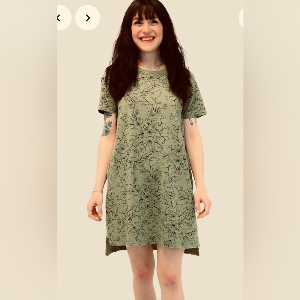 NWT Short Sleeve Crewneck T-Shirt Dress Green Floral Size Small - Picture 2 of 7